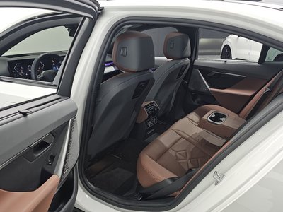 صورة مصغرة 18 لـ 2025 BMW 5 SERIES