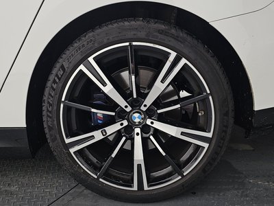 2025 BMW 5 SERIES — фото 8
