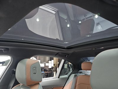 صورة مصغرة 28 لـ 2025 BMW 5 SERIES
