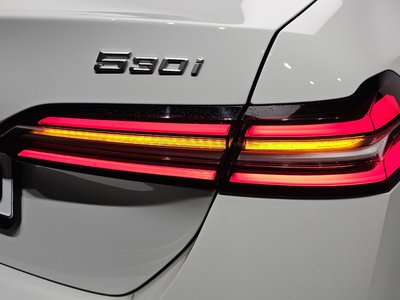 2025 BMW 5 SERIES — фото 10