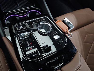 صورة مصغرة 12 لـ 2025 BMW 5 SERIES