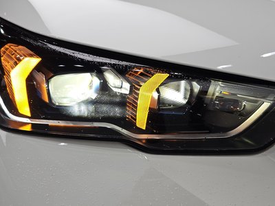 2025 BMW 5 SERIES — фото 9