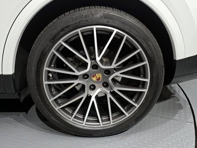 PORSCHE CAYENNE - 8