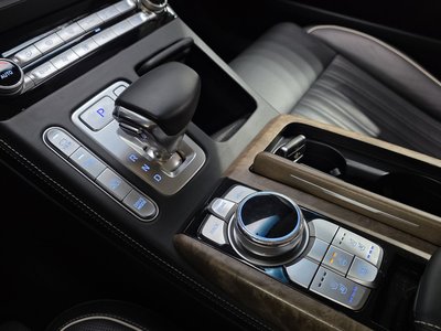 2020 Genesis G90 photo 9