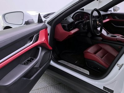 صورة مصغرة 13 لـ 2021 Porsche TAYCAN