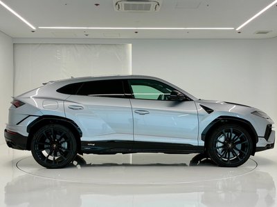 LAMBORGHINI URUS - 9