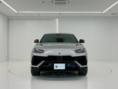 LAMBORGHINI URUS - 3