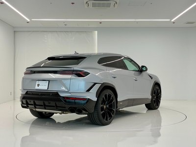 LAMBORGHINI URUS - 8
