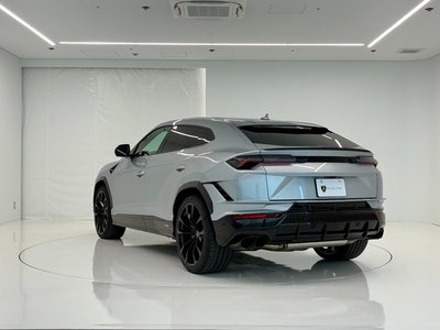 LAMBORGHINI URUS - 6