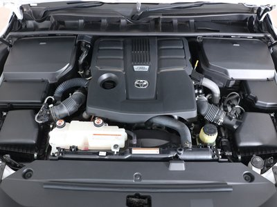 TOYOTA LAND CRUISER 300 - 10