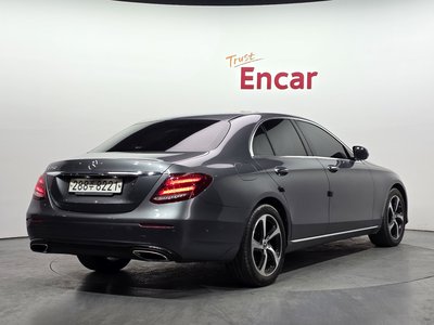 MERCEDES-BENZ E-CLASS - 4