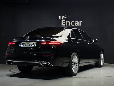 MERCEDES-BENZ E-CLASS - 4