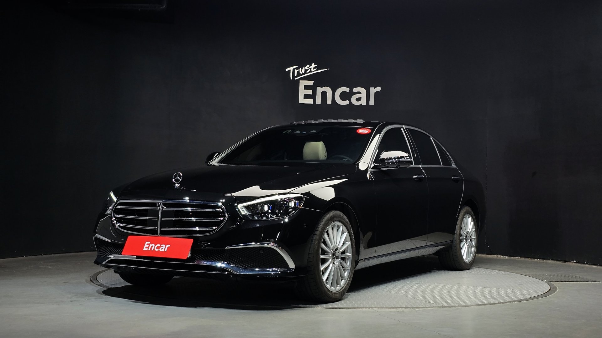 MERCEDES-BENZ E-CLASS - View 1