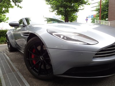 2019 Aston Martin DB11 — фото 9