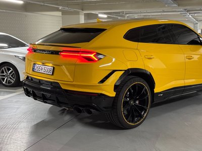 LAMBORGHINI URUS - 9