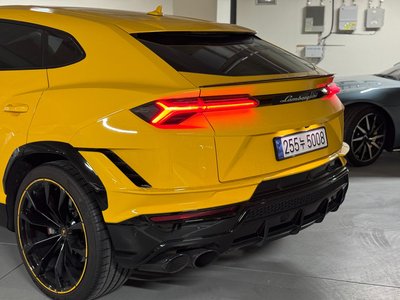 LAMBORGHINI URUS - 10