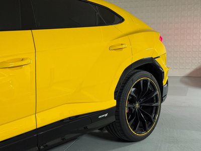 LAMBORGHINI URUS - 4