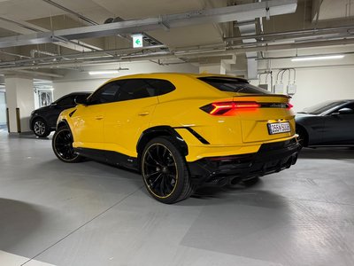LAMBORGHINI URUS - 5
