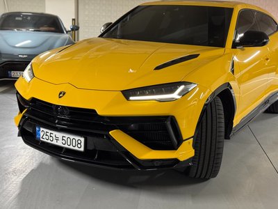 LAMBORGHINI URUS - 6