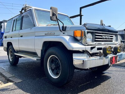 TOYOTA LAND CRUISER 70 - 6