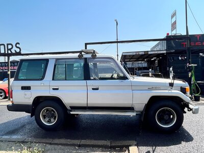 TOYOTA LAND CRUISER 70 - 7