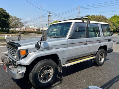 TOYOTA LAND CRUISER 70 - 8