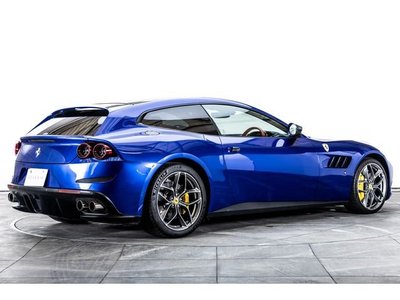 2019 Ferrari GTC4 LUSSO thumbnail 23