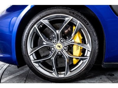 2019 Ferrari GTC4 LUSSO thumbnail 18