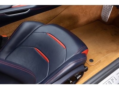 2019 Ferrari GTC4 LUSSO thumbnail 38