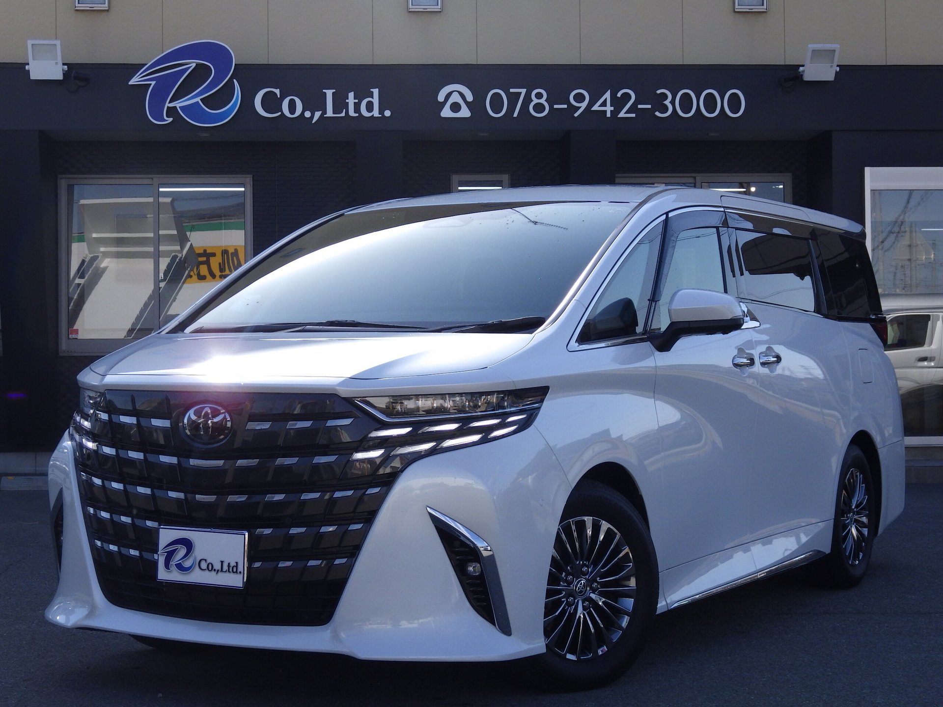 TOYOTA ALPHARD - View 1