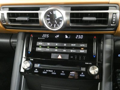 LEXUS IS - 10