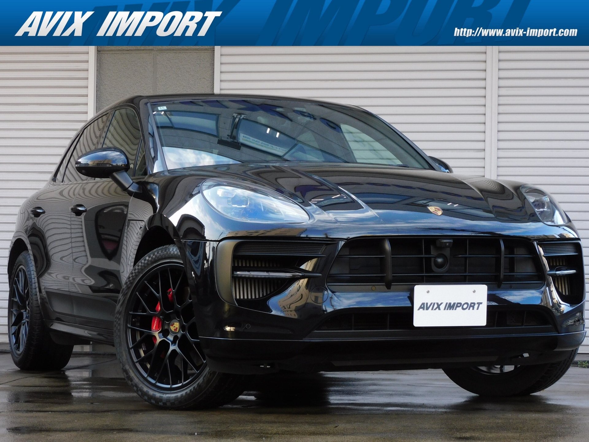 PORSCHE MACAN - View 1