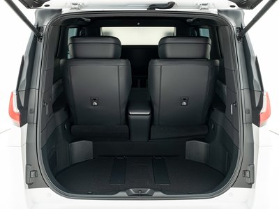 2024 Lexus LM — миниатюра 17