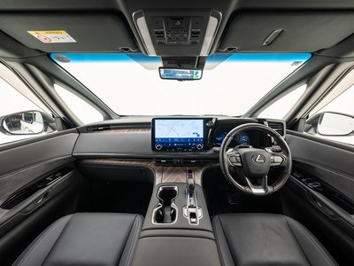 2024 Lexus LM — миниатюра 23