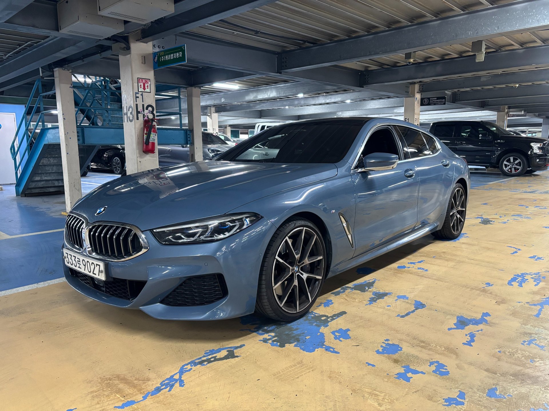 BMW 8 SERIES - View 1