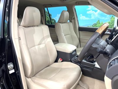 TOYOTA LAND CRUISER PRADO - 8