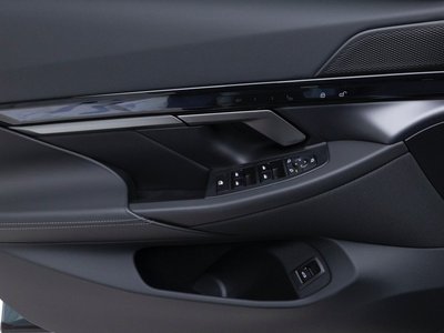 2025 BMW 5 SERIES 缩略图 13