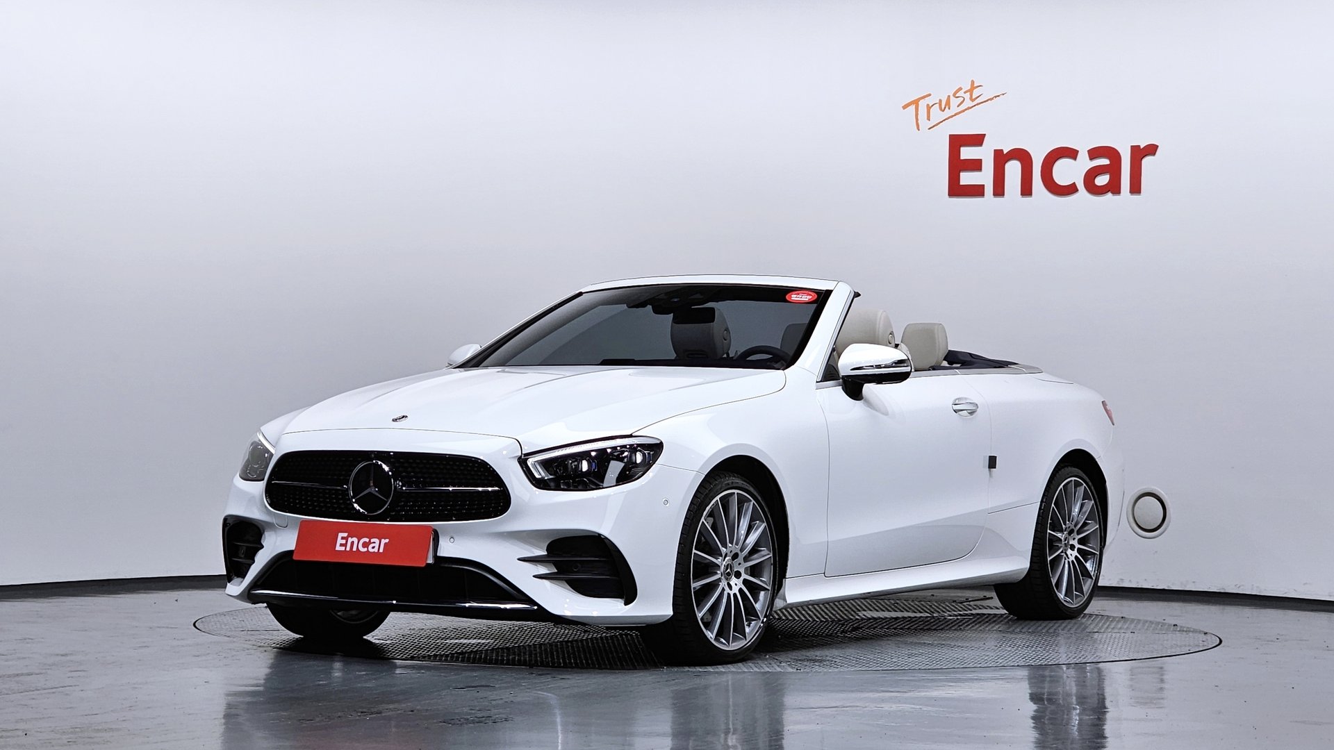 MERCEDES-BENZ E-CLASS - View 1