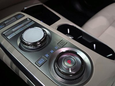 2023 Genesis GV70 photo 9