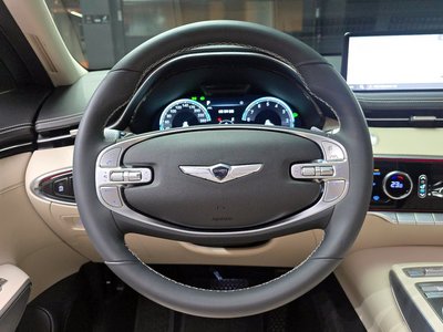2023 Genesis GV70 thumbnail 13