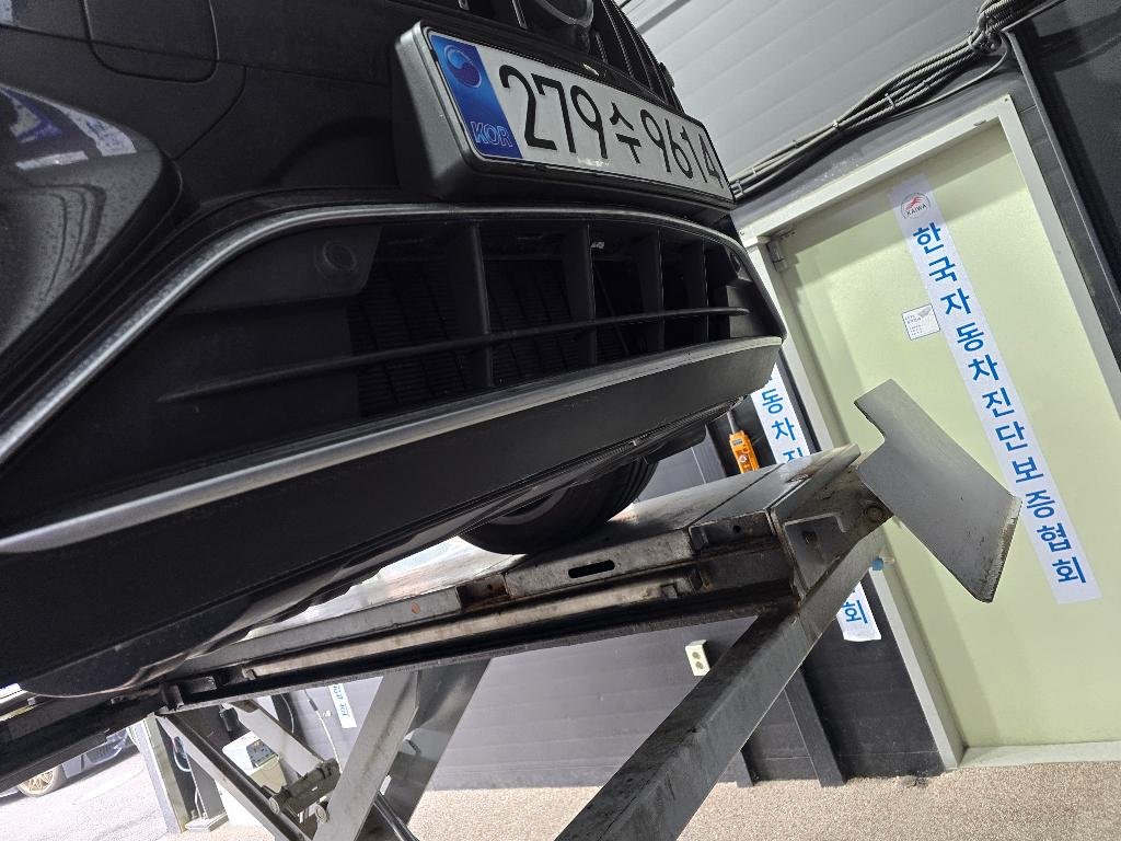 MERCEDES-BENZ GLC - View 1