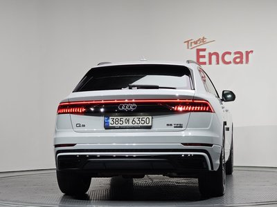AUDI Q8 - 4