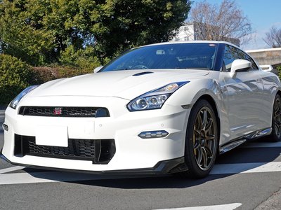 NISSAN GT-R - 2
