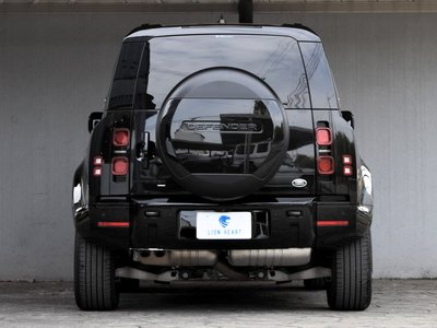 LAND ROVER DEFENDER - 4