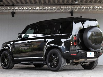 LAND ROVER DEFENDER - 10