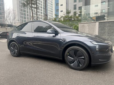 TESLA MODEL Y - 5