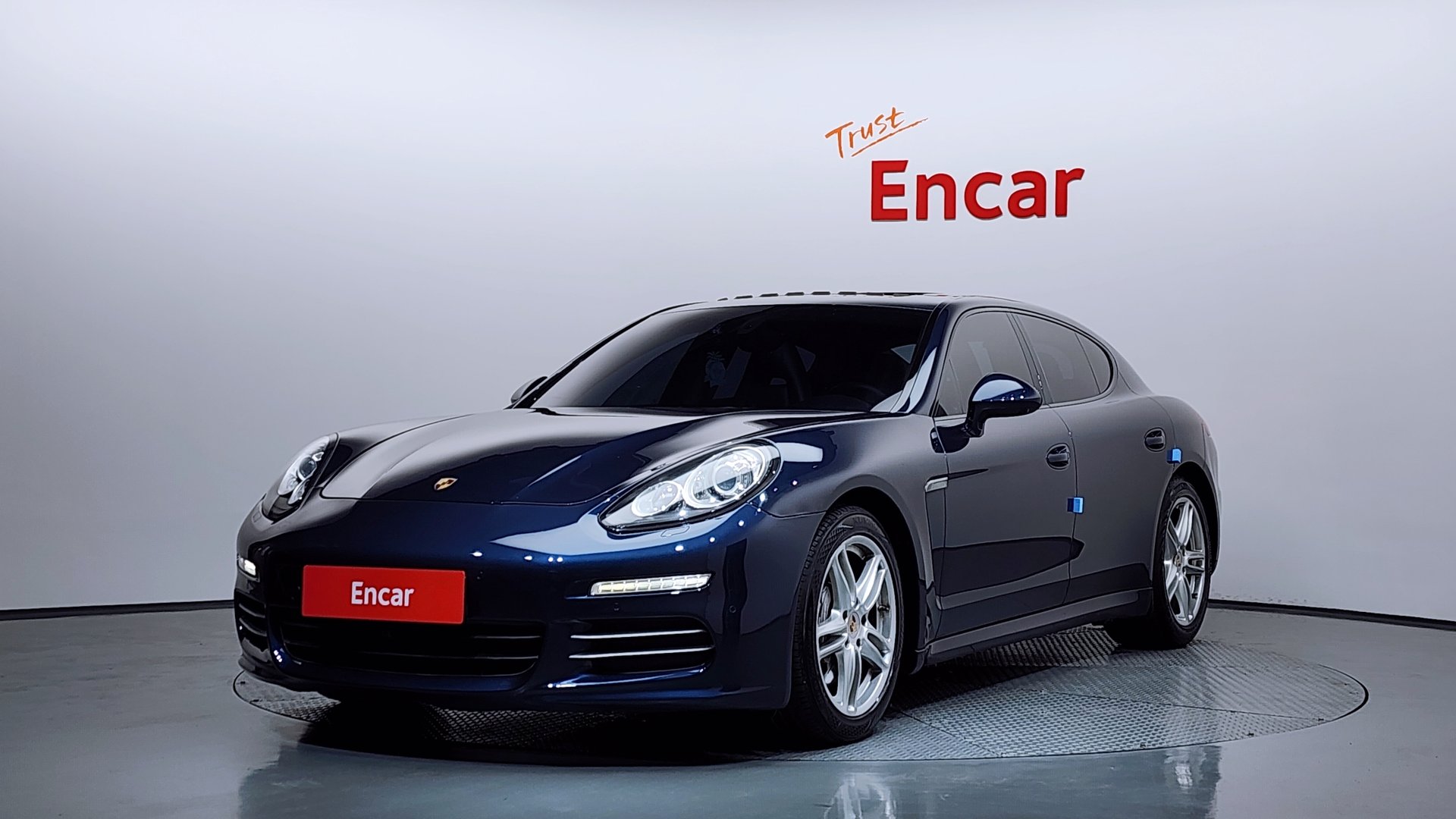 PORSCHE PANAMERA - View 1