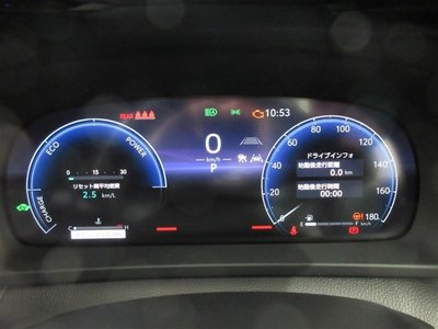 TOYOTA CROWN CROSSOVER - 8