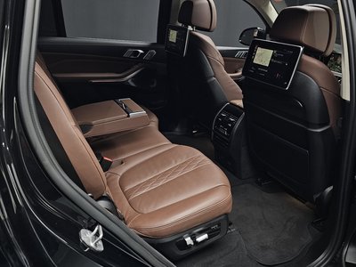 2021 BMW X7 — миниатюра 17