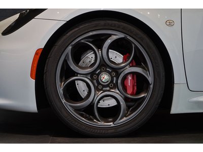 صورة 9 لـ 2015 ALFA Romeo 4C